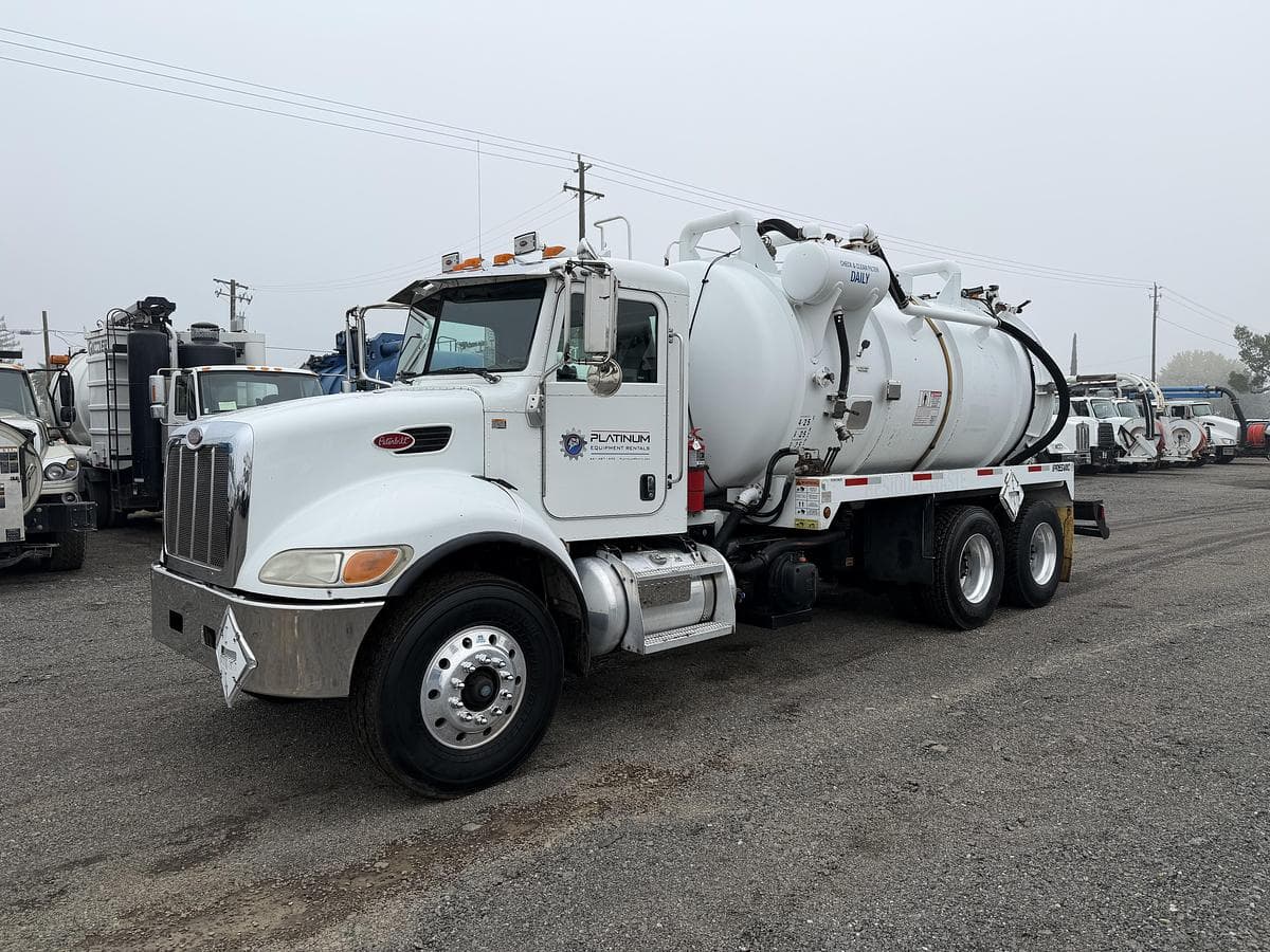 2012 PETERBILT 348 DOT 70BBL PRESVAC — photo 1 of 10