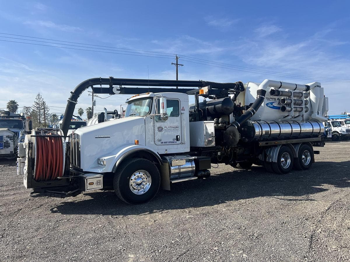 VACTOR 2100 PLUS 2014 Kenworth T800 — photo 1 of 2
